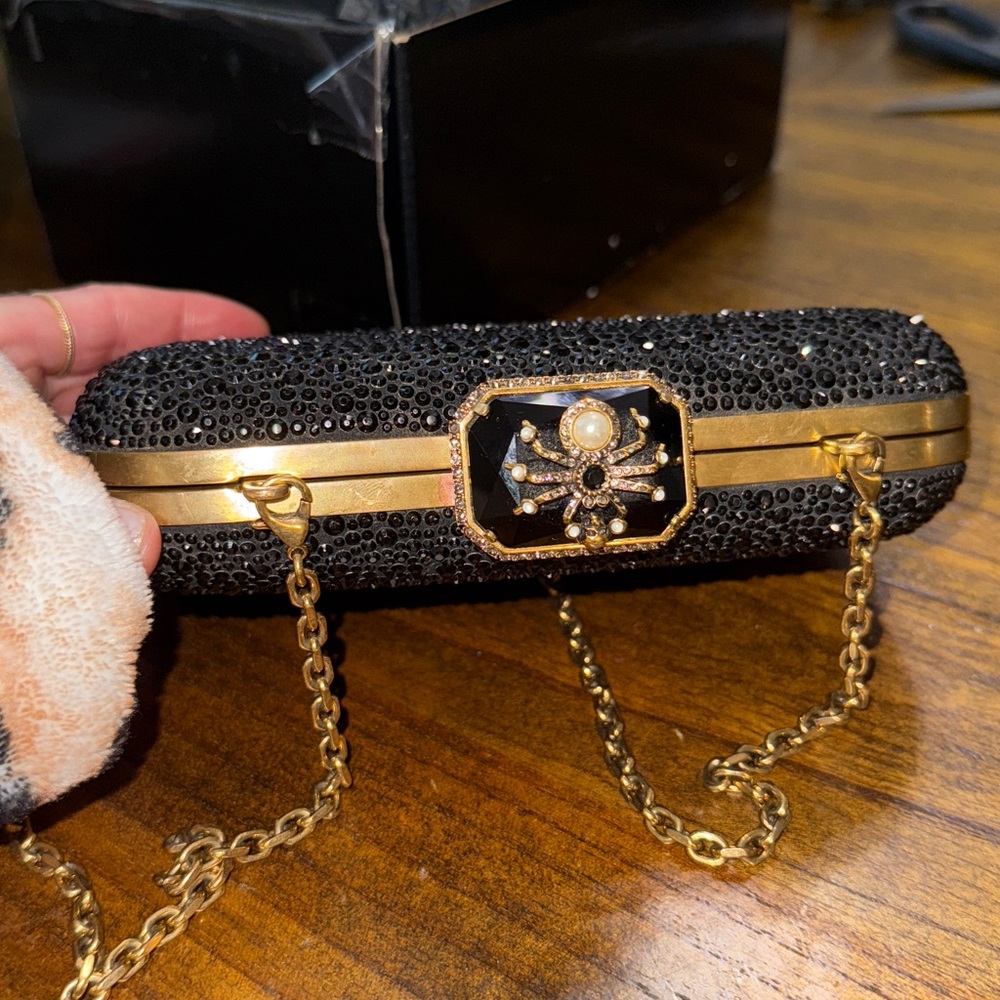 Alexander McQueen Black and Gold Skull Clutch - Picture 2 of 6